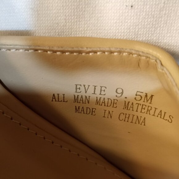 CUSHIONAIRE FABRIC SQUARE TOE KITTEN HEEL SANDALS WOMEN SIZE 9.5 - Picture 7 of 7